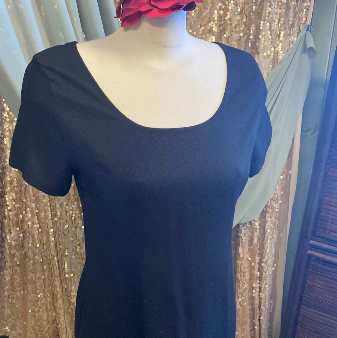 Robe noire classique simple longue et fenduée