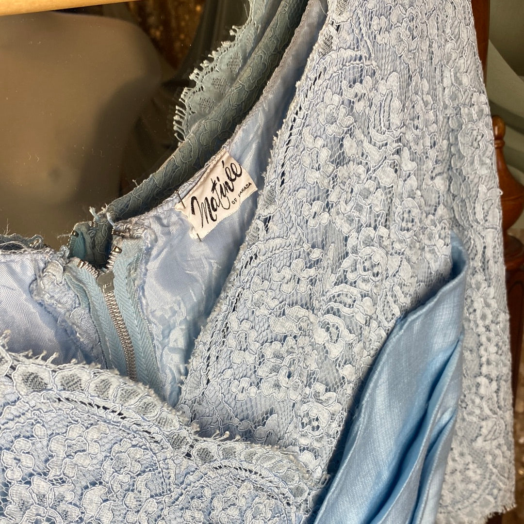 Robe bleu clair et dentelle 1950/1960