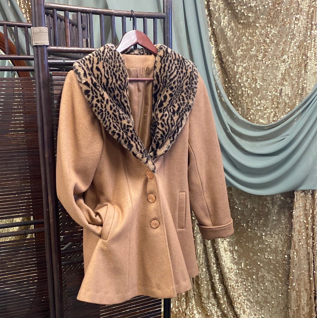 Manteau col léopard forme new-look