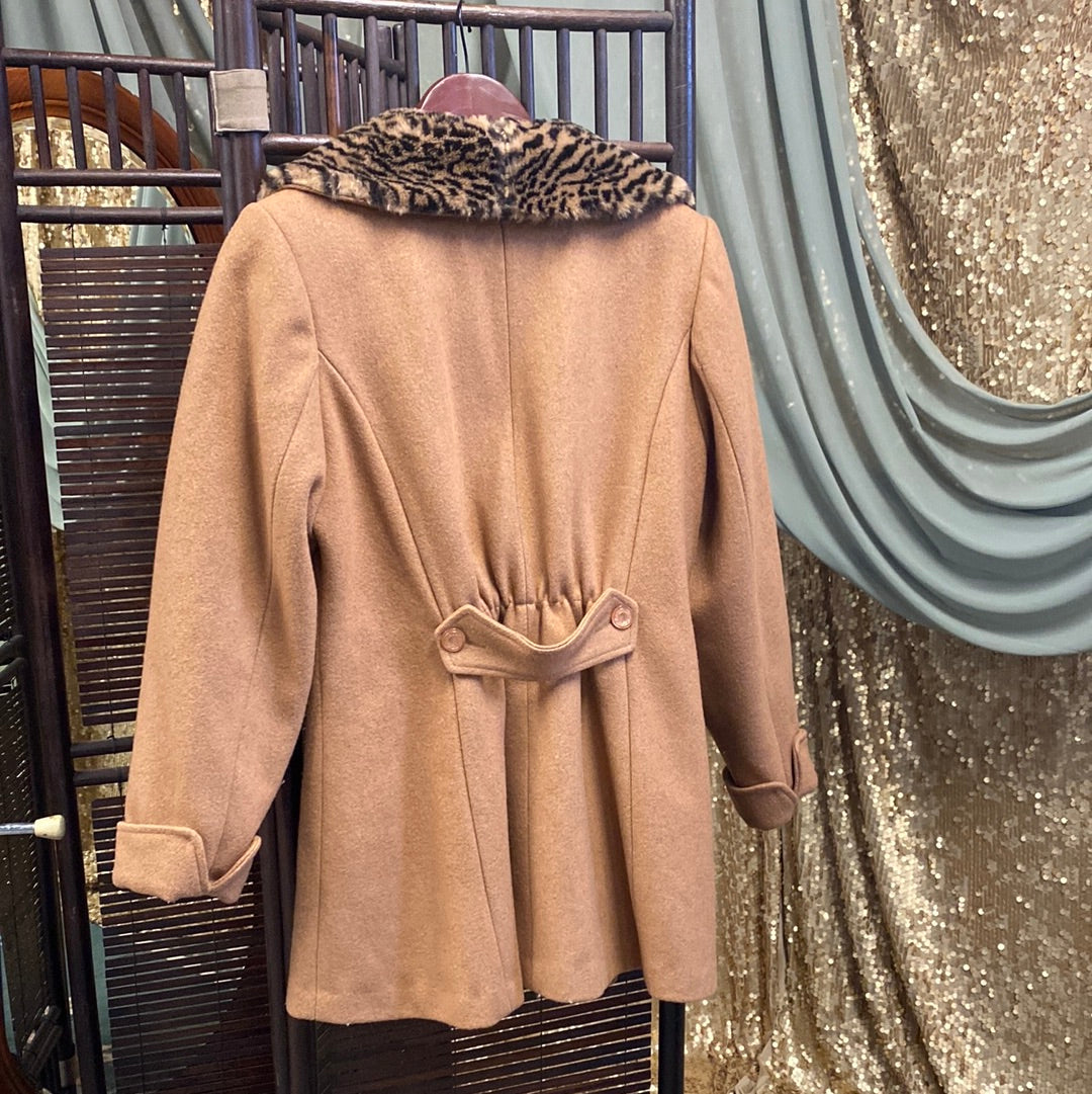 Manteau col léopard forme new-look