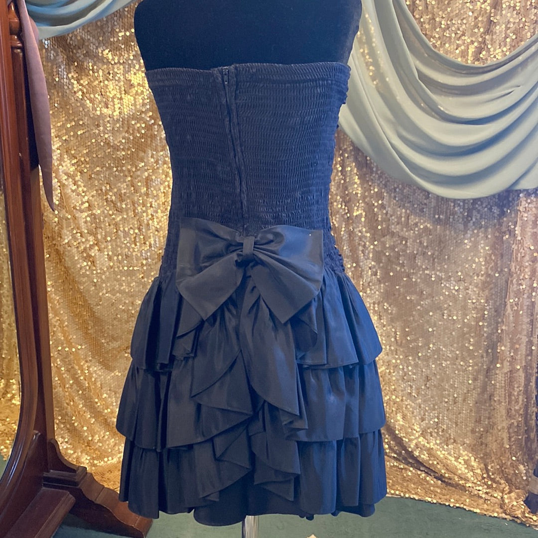 Robe bustier à volants satinée noire Joseph Ribkoff