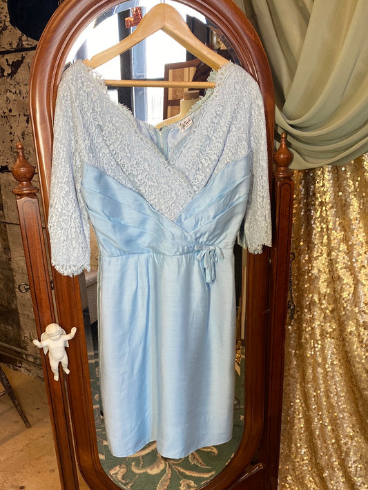 Robe bleu clair et dentelle 1950/1960